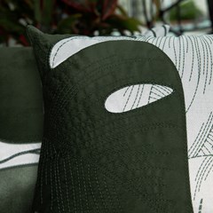 CAPA SILK HOME 600 COM BORDADO E APLICACAO 43 cm x 43 cm