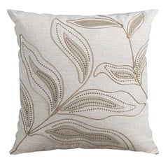 CAPA CONCEPT 487 COM BORDADO E APLICACAO 50 cm x 50 cm