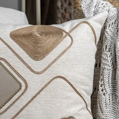 CAPA CONCEPT 488 COM BORDADO E APLICACAO 50 cm x 50 cm