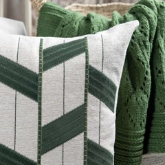 CAPA CONCEPT 493 COM BORDADO E APLICACAO 50 cm x 50 cm