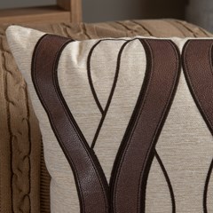 CAPA CONCEPT 603 COM BORDADO E APLICACAO 50 cm x 50 cm