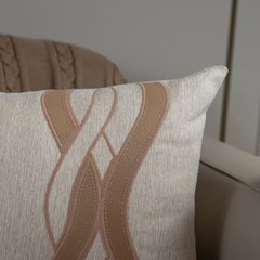 CAPA CONCEPT 608 COM BORDADO E APLICACAO 35 cm x 55 cm