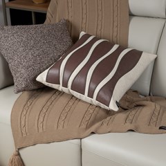 CAPA CONCEPT 609 COM BORDADO E APLICACAO 50 cm x 50 cm