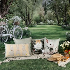 CAPA PASCOA 158 COM POMPOM 43 cm x 43 cm