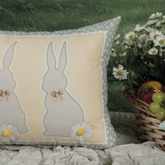 CAPA PASCOA 160 COM POMPOM 35 cm x 55 cm