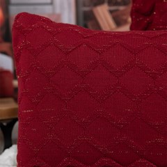 ALMOFADA TRICOT CHEVRON BORDO COM LUREX 35 cm x 55 cm
