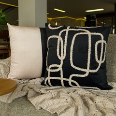 ALMOFADA VELUDO LUXOR 330 COM BORDADO 50 cm x 50 cm