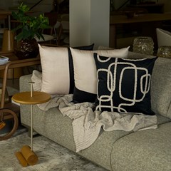 ALMOFADA VELUDO LUXOR 330 COM BORDADO 50 cm x 50 cm