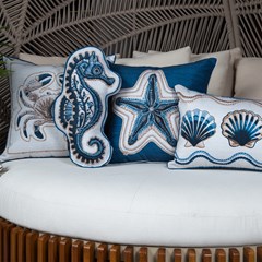 ALMOFADA FORMATO CAVALO MARINHO 501 COM CORDONE 24 cm x 50 cm