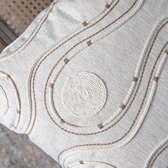 ALMOFADA CONCEPT 572 COM BORDADO E APLICACAO 50 cm x 50 cm