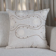 ALMOFADA CONCEPT 573 COM BORDADO E APLICACAO 50 cm x 50 cm