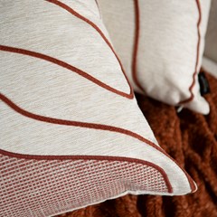 ALMOFADA CONCEPT 583 COM BORDADO E APLIQUE 50 cm x 50 cm