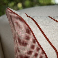 ALMOFADA CONCEPT 584 COM BORDADO E APLIQUE 35 cm x 55 cm
