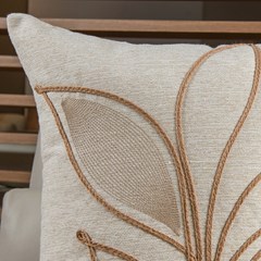 ALMOFADA CONCEPT 600 COM BORDADO 50 cm x 50 cm