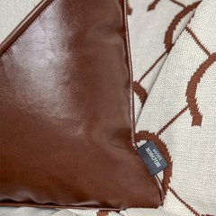 ALMOFADA CONCEPT 617 COM RECORTE E CORDONE 50 cm x 50 cm