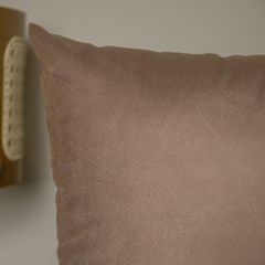 ALMOFADA VELVETEEN 814 LISA MARROM SUAVE 43 cm x 43 cm