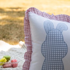 ALMOFADA PASCOA 134 COM BABADO 35 cm x 55 cm