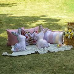 ALMOFADA PASCOA 136 COM CORDONE 43 cm x 43 cm