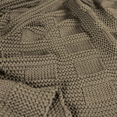 MANTA TRICOT QUADRIS BEGE CAMELO 0,90 m x 1,80 m.