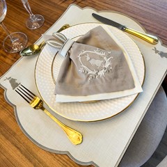 LUGAR AMERICANO PASCOA CLASSICO DO NINHO COELHOS BORDADO TAUPE 017 44,5 cm x 38,5 cm