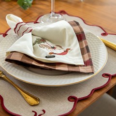 GUARDANAPO NATALINO 168 CAVALO DE BALANCO COM PORTA BORDO BORDADO 43 cm x 43 cm
